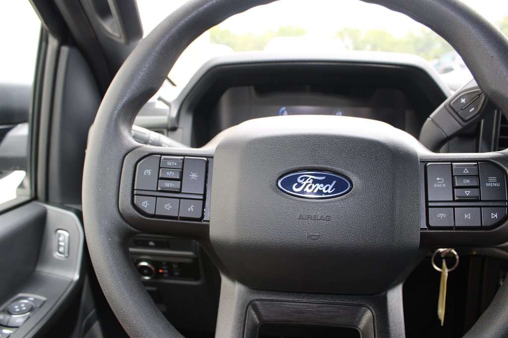 2025 Ford F-150 - $40,950