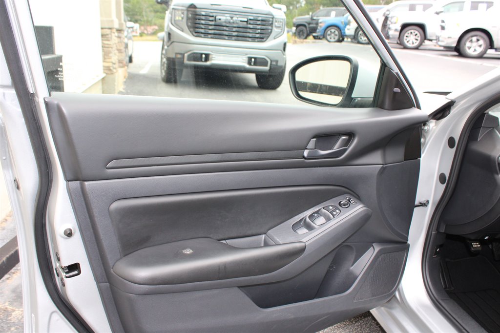 2023 Nissan Altima - $14,950