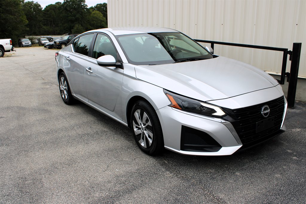 2023 Nissan Altima - $14,950