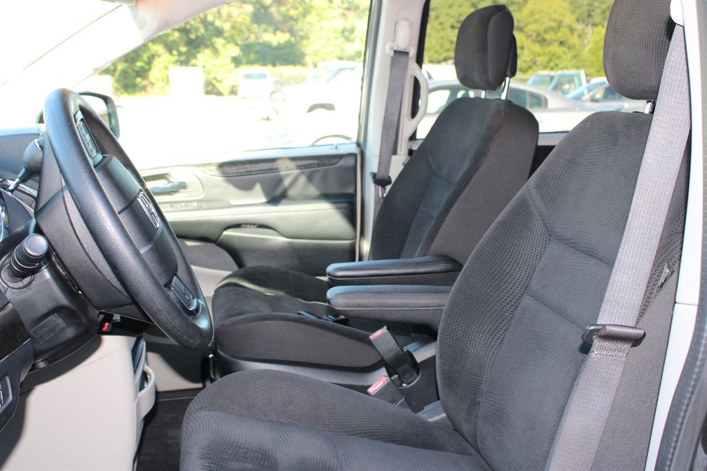 2020 Dodge Grand Caravan - $13,950