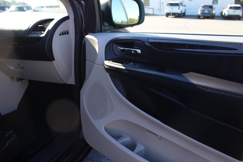 2020 Dodge Grand Caravan - $13,950