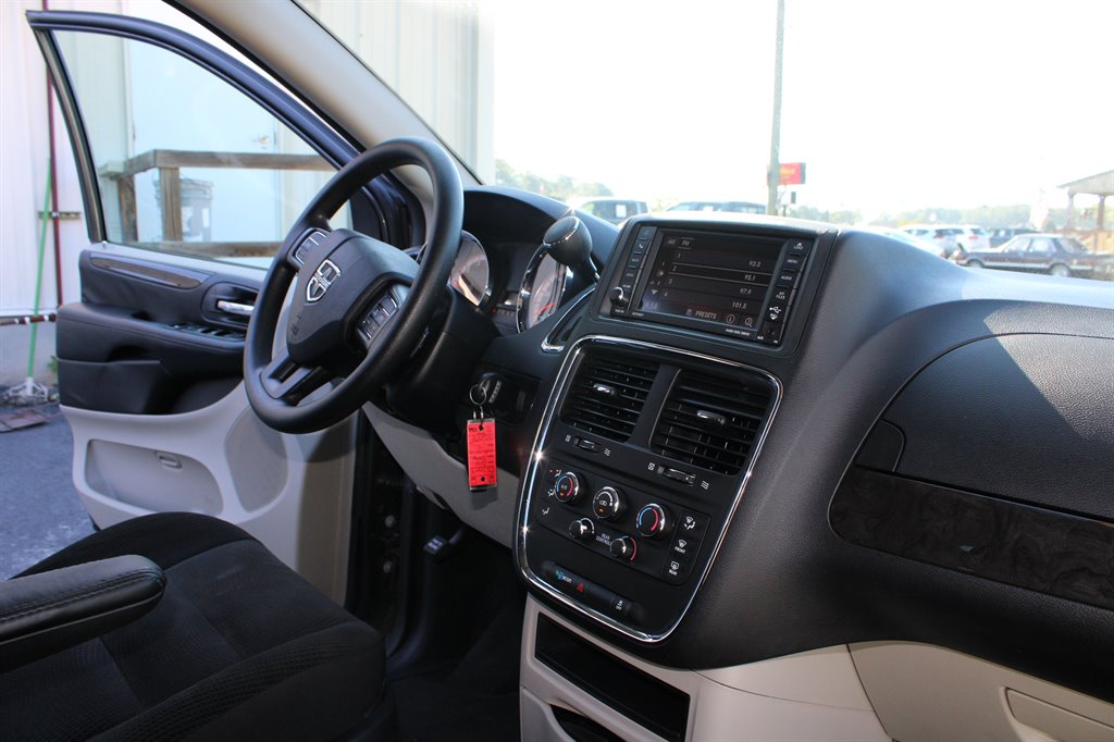 2020 Dodge Grand Caravan - $13,950