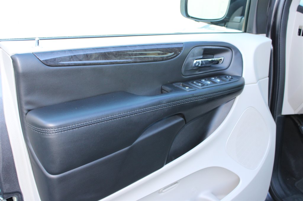 2020 Dodge Grand Caravan - $13,950
