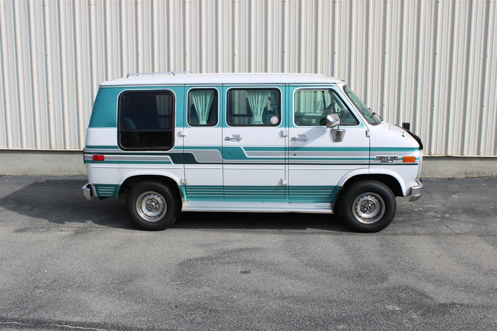 1993 Chevrolet G-series - $10,950