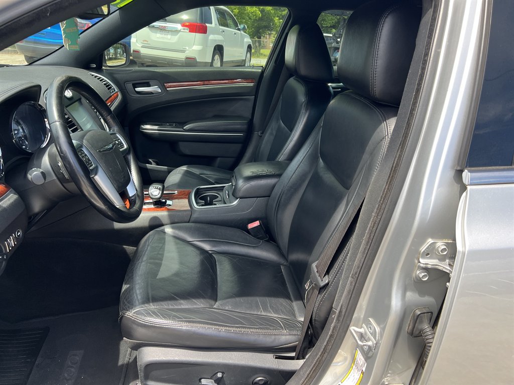 2012 Chrysler 300 Limited photo