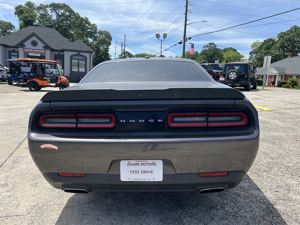 2018 Dodge Challenger SXT photo