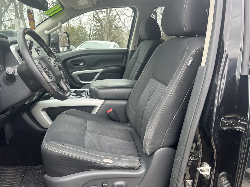 2018 Nissan Titan SV photo