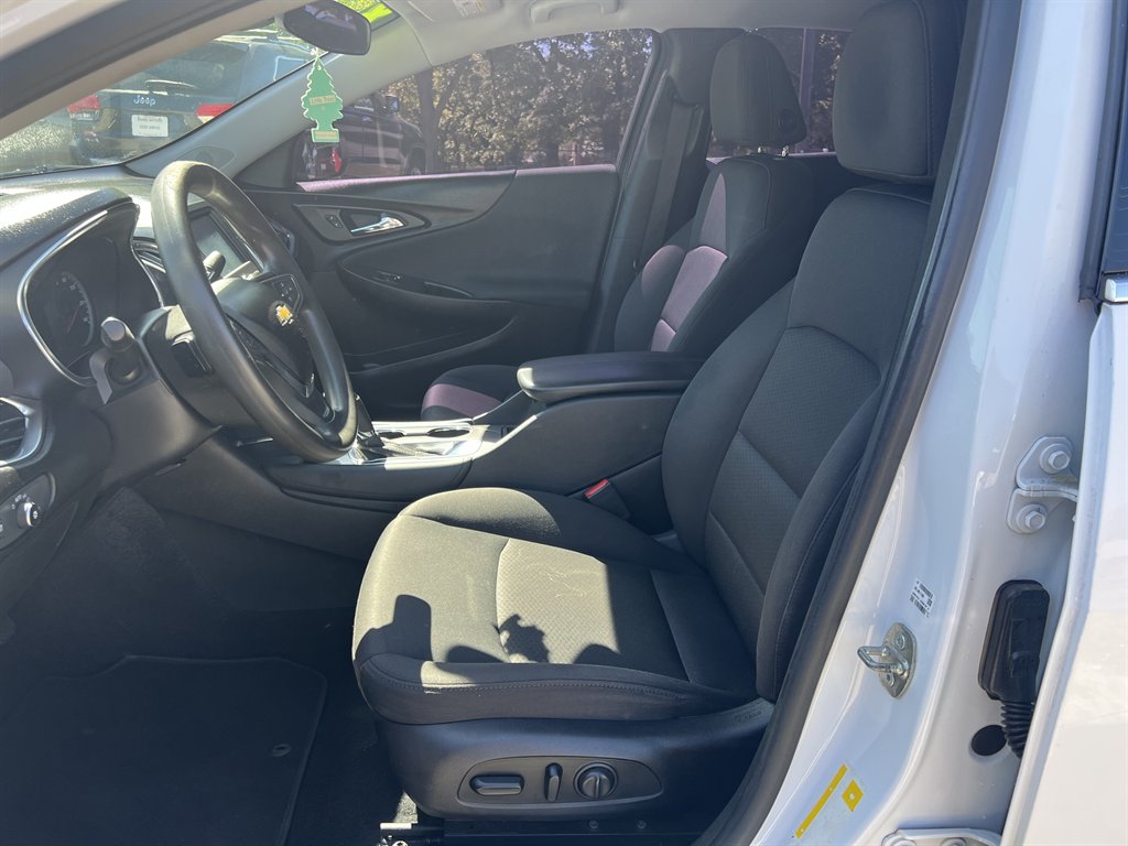 2018 Chevrolet Malibu - $11,900