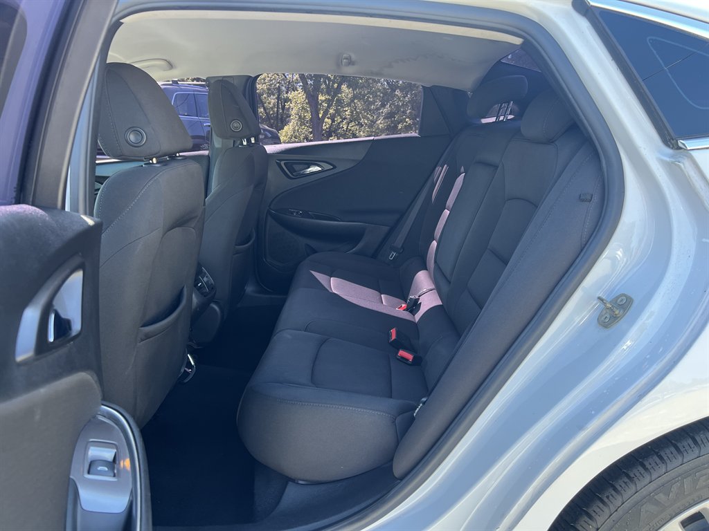 2018 Chevrolet Malibu - $11,900
