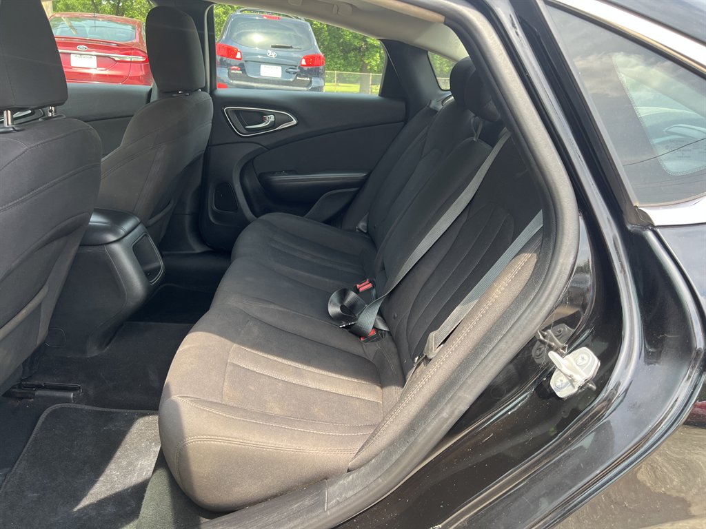 2015 Chrysler 200 - $6,990