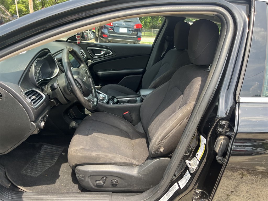 2015 Chrysler 200 - $6,990