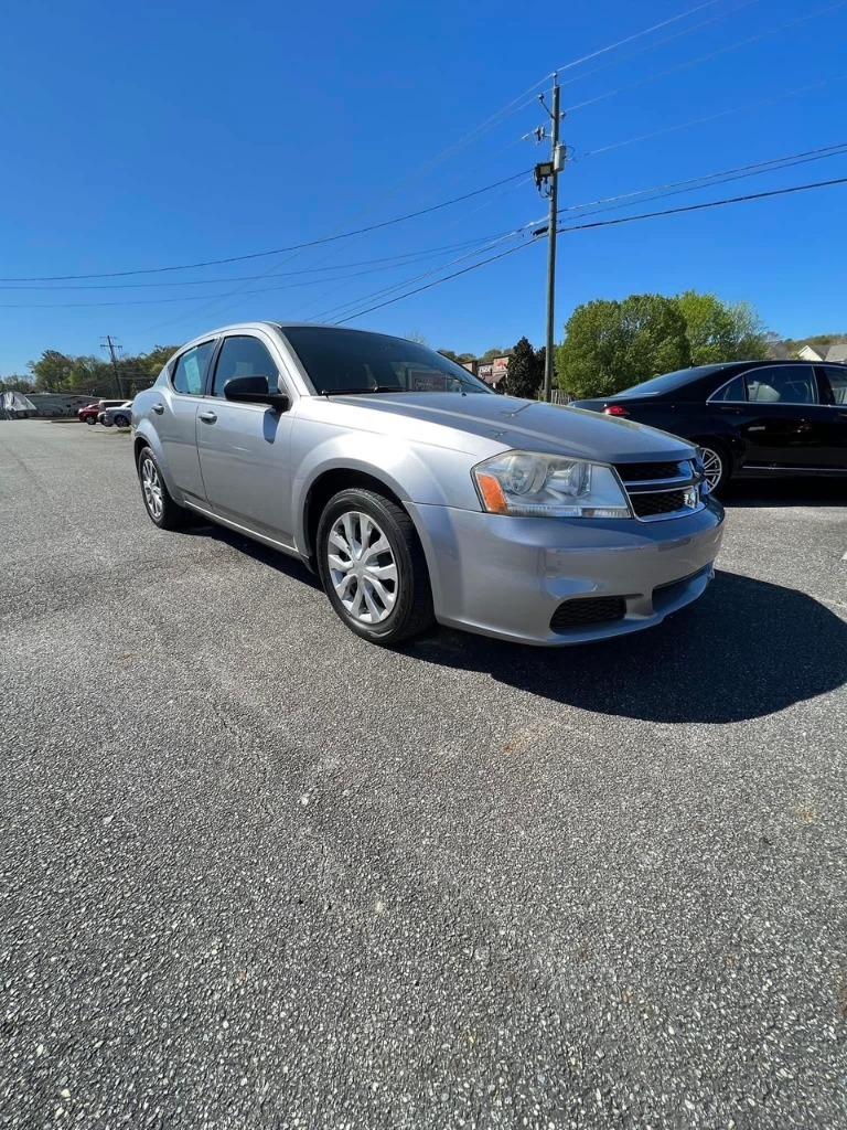 2013 Dodge Avenger SE photo