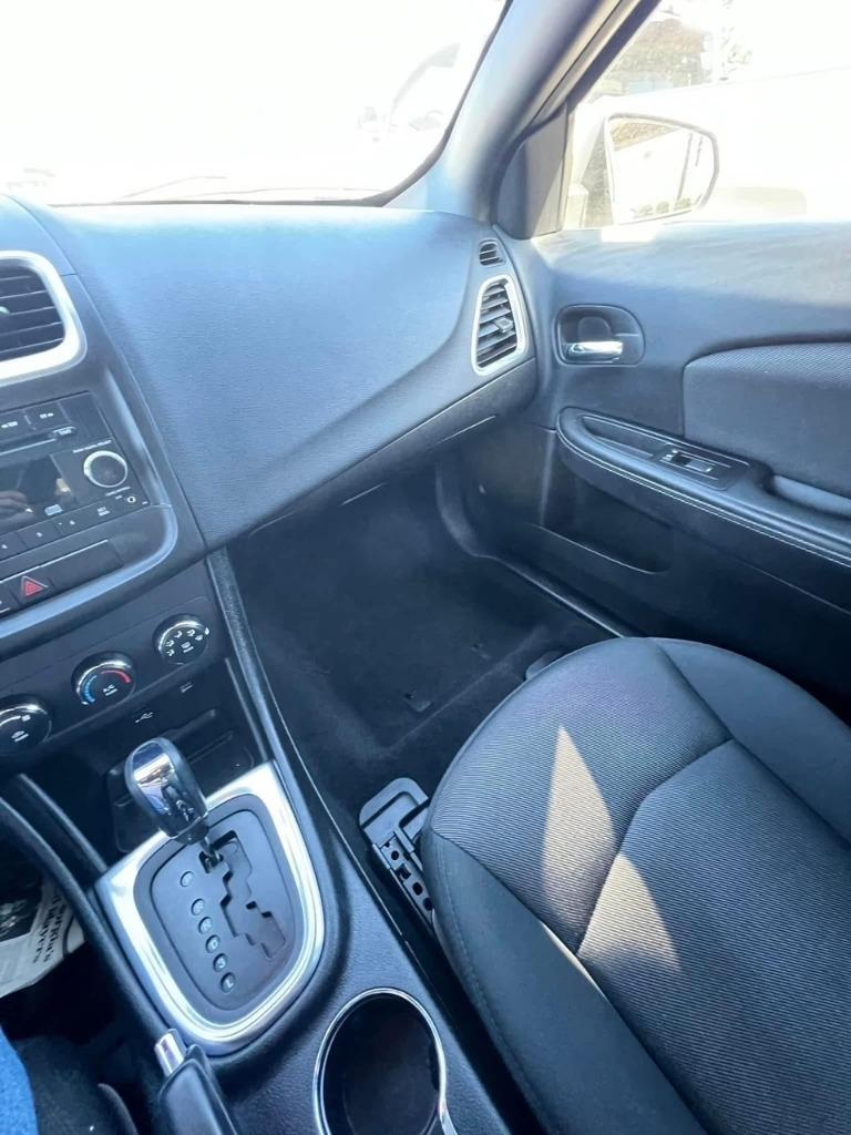 2013 Dodge Avenger SE photo