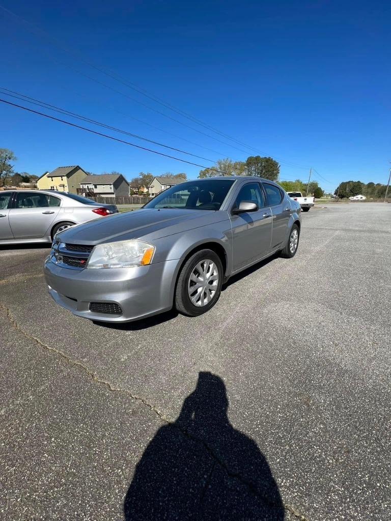 2013 Dodge Avenger SE photo