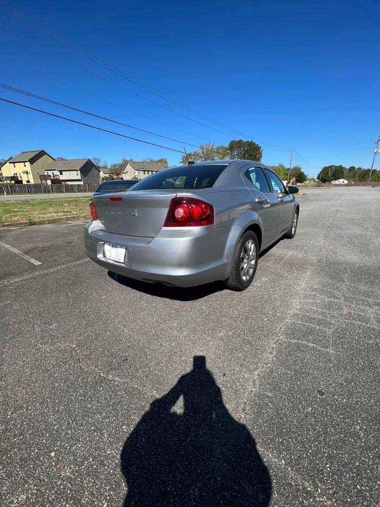 2013 Dodge Avenger SE photo