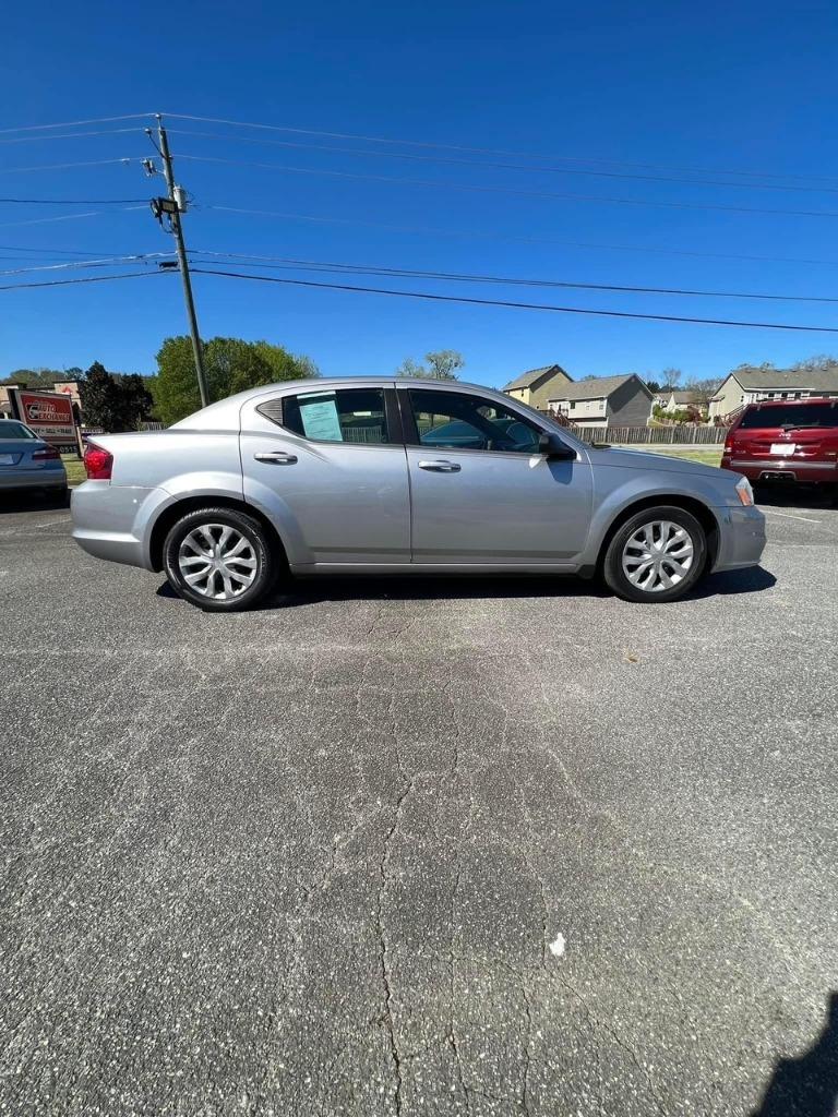 2013 Dodge Avenger SE photo