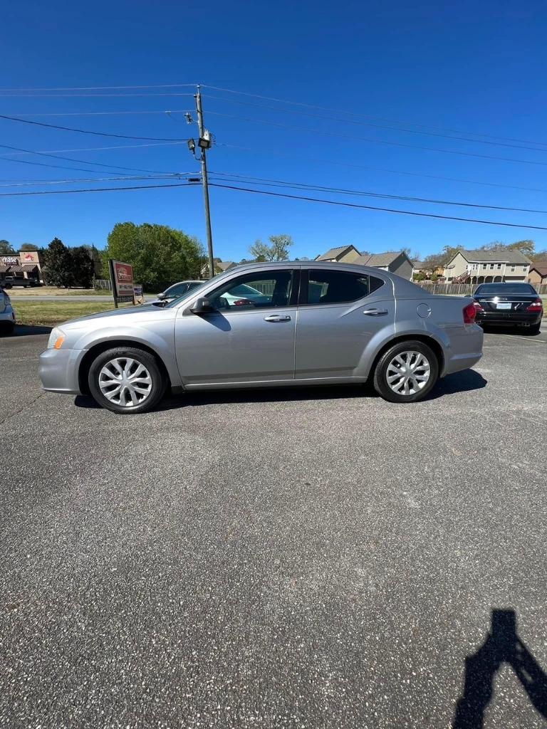 2013 Dodge Avenger SE photo