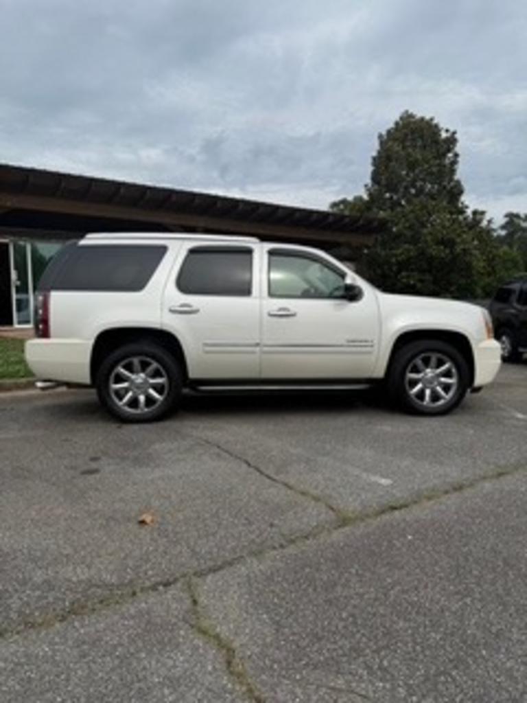 2011 GMC Yukon - $15,900