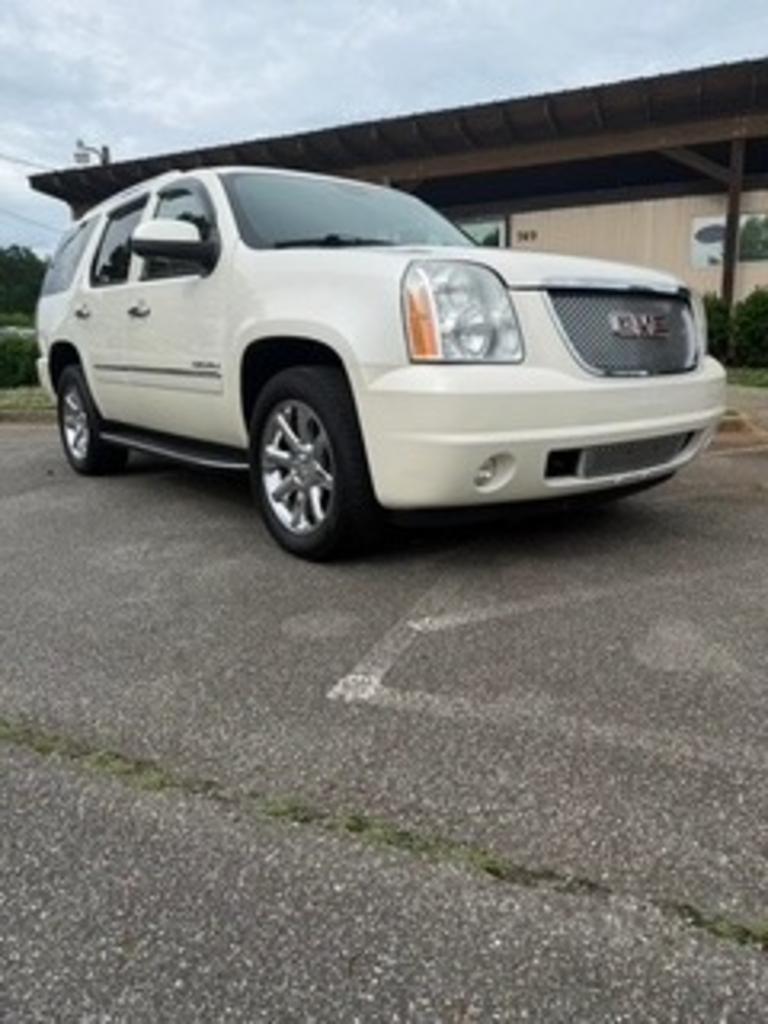 2011 GMC Yukon - $15,900