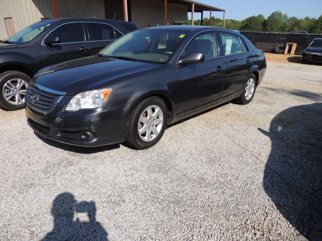 2010 Toyota Avalon XLS photo