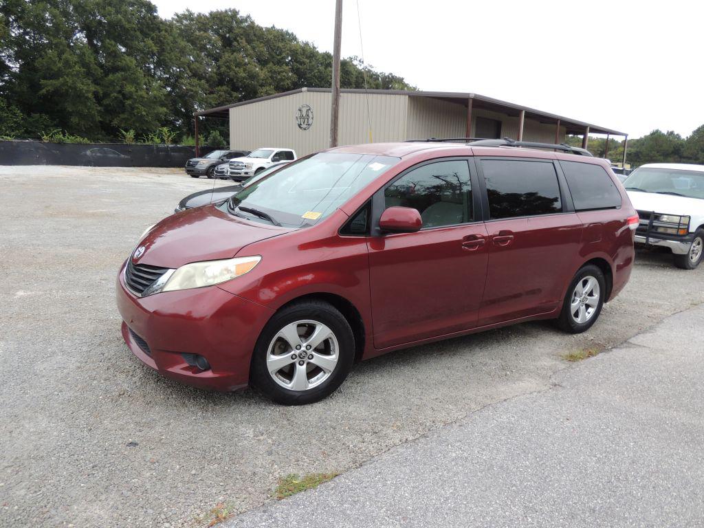 2012 Toyota Sienna - $4,999