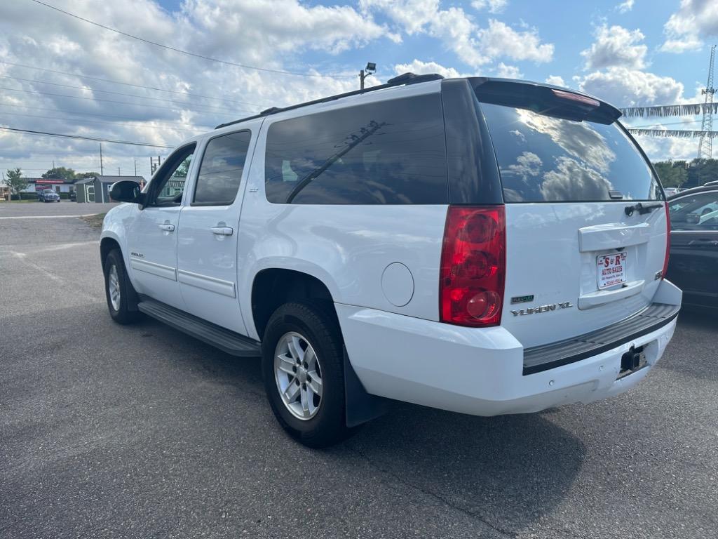 2010 GMC Yukon XL SLT 1500 photo