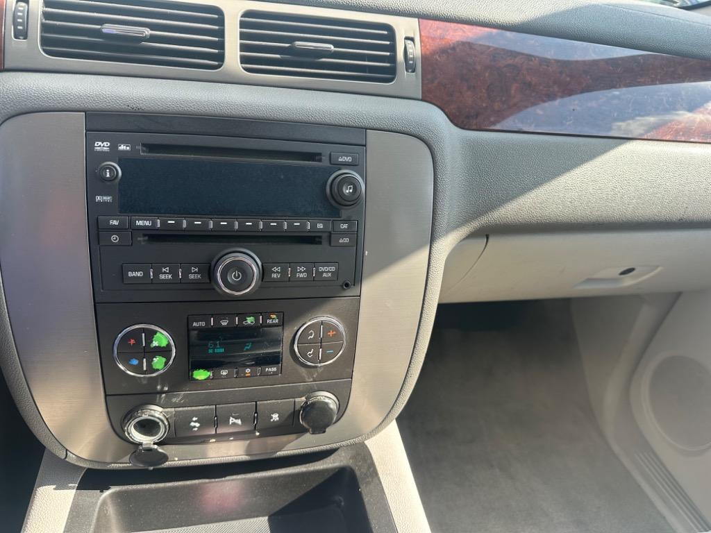 2010 GMC Yukon XL SLT 1500 photo
