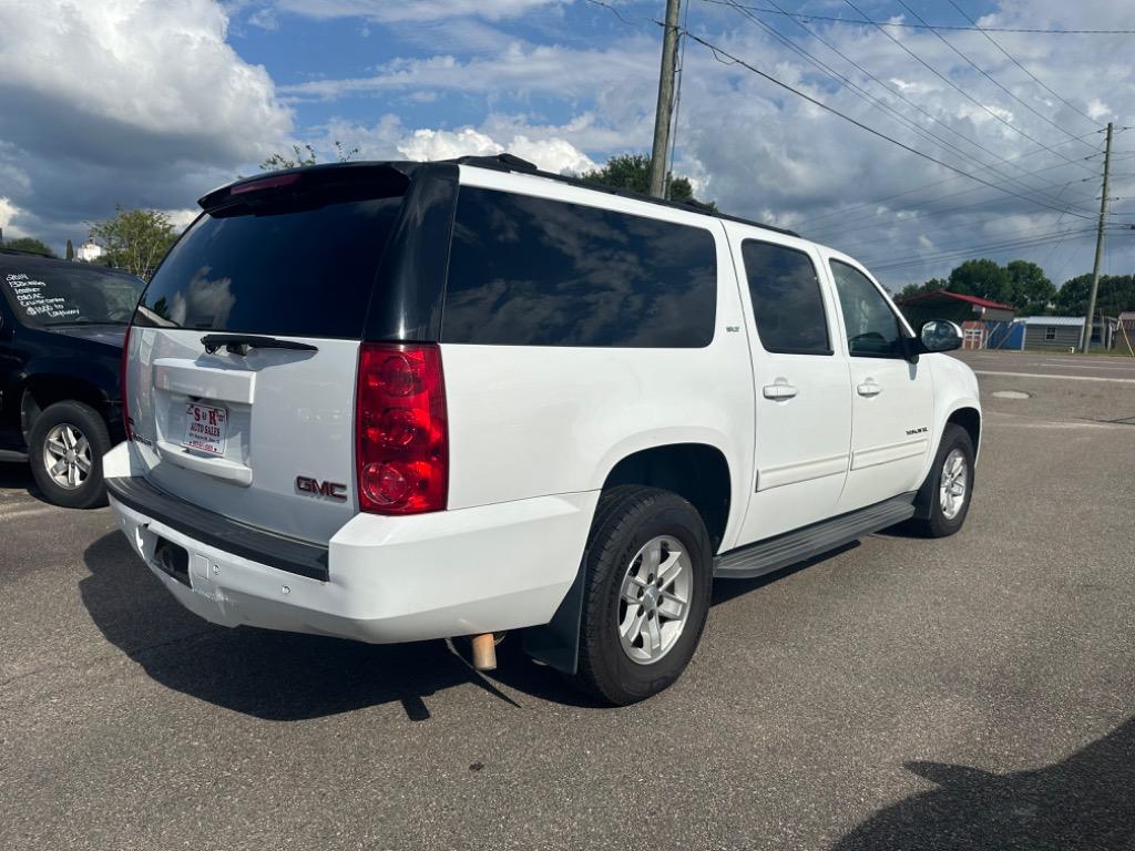 2010 GMC Yukon XL SLT 1500 photo
