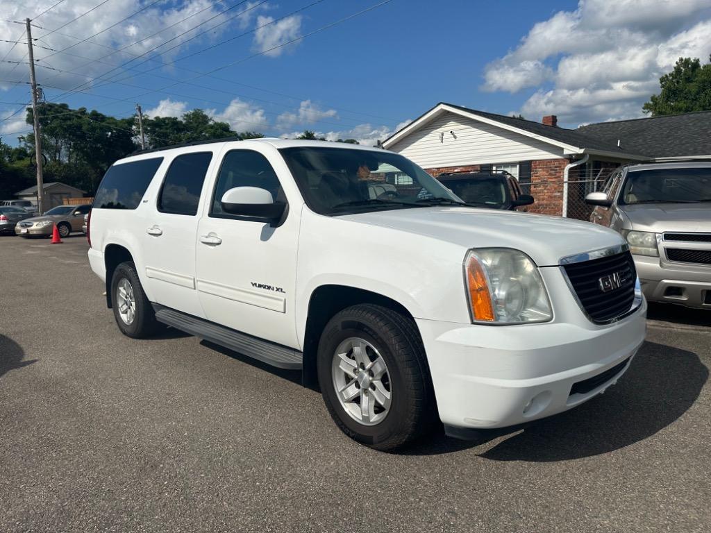 2010 GMC Yukon XL SLT 1500 photo