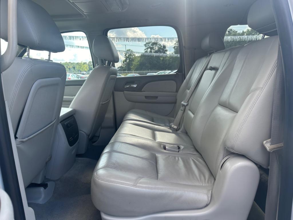 2010 GMC Yukon XL SLT 1500 photo