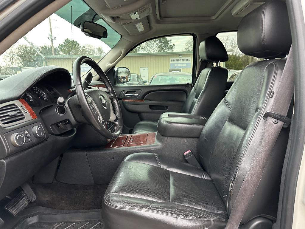 2011 Chevrolet Avalanche LTZ photo