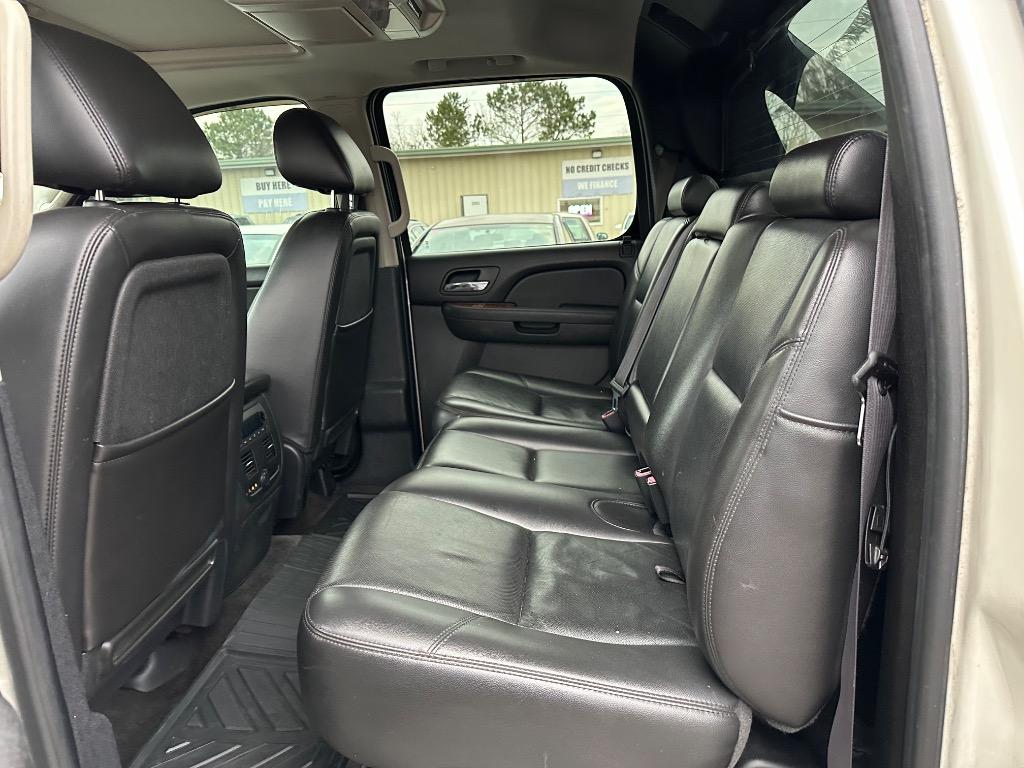 2011 Chevrolet Avalanche LTZ photo