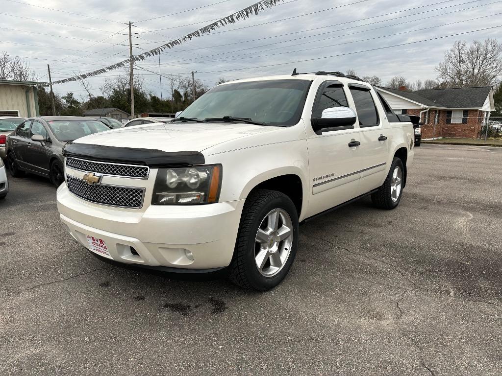 2011 Chevrolet Avalanche LTZ photo