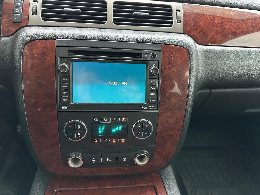 2011 Chevrolet Avalanche LTZ photo