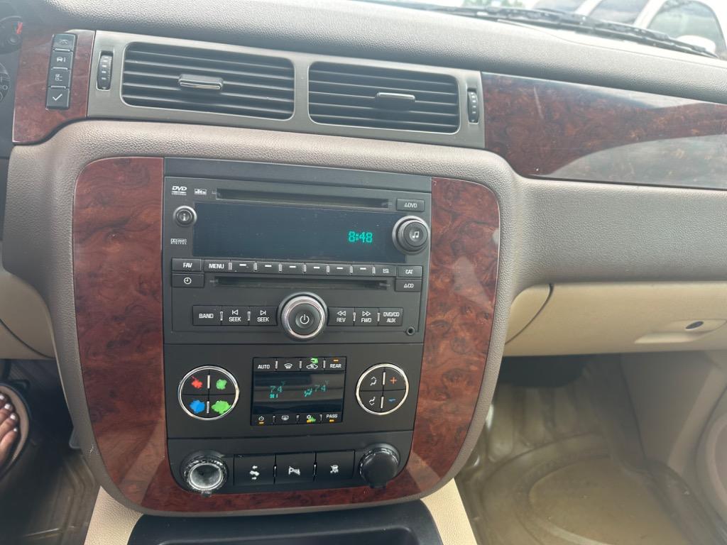 2009 Chevrolet Suburban LT 1500 photo