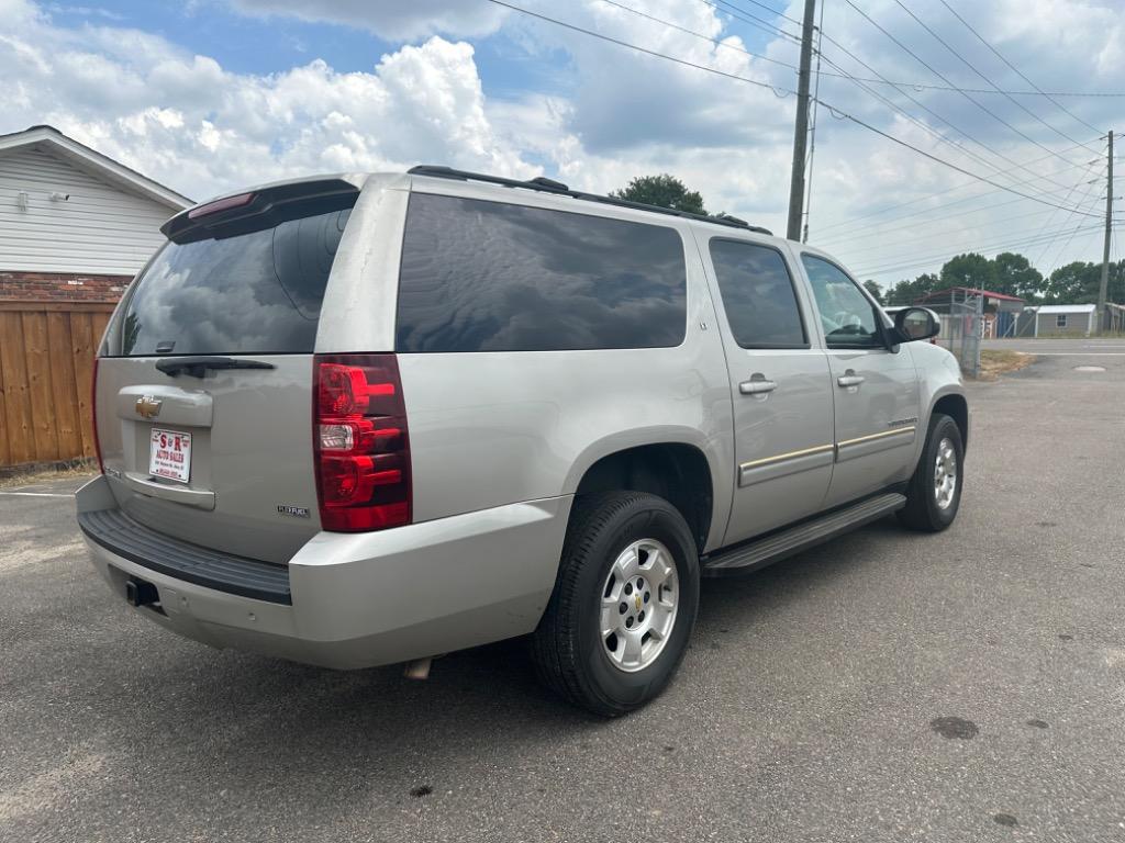 2009 Chevrolet Suburban LT 1500 photo
