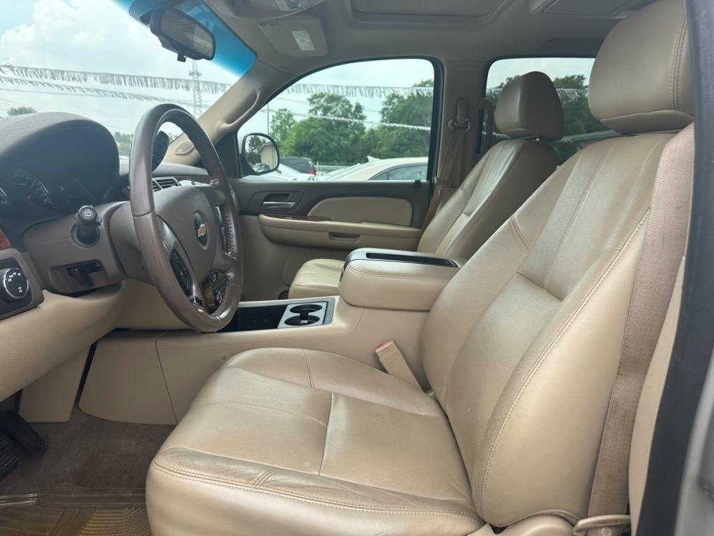 2009 Chevrolet Suburban - $8,200