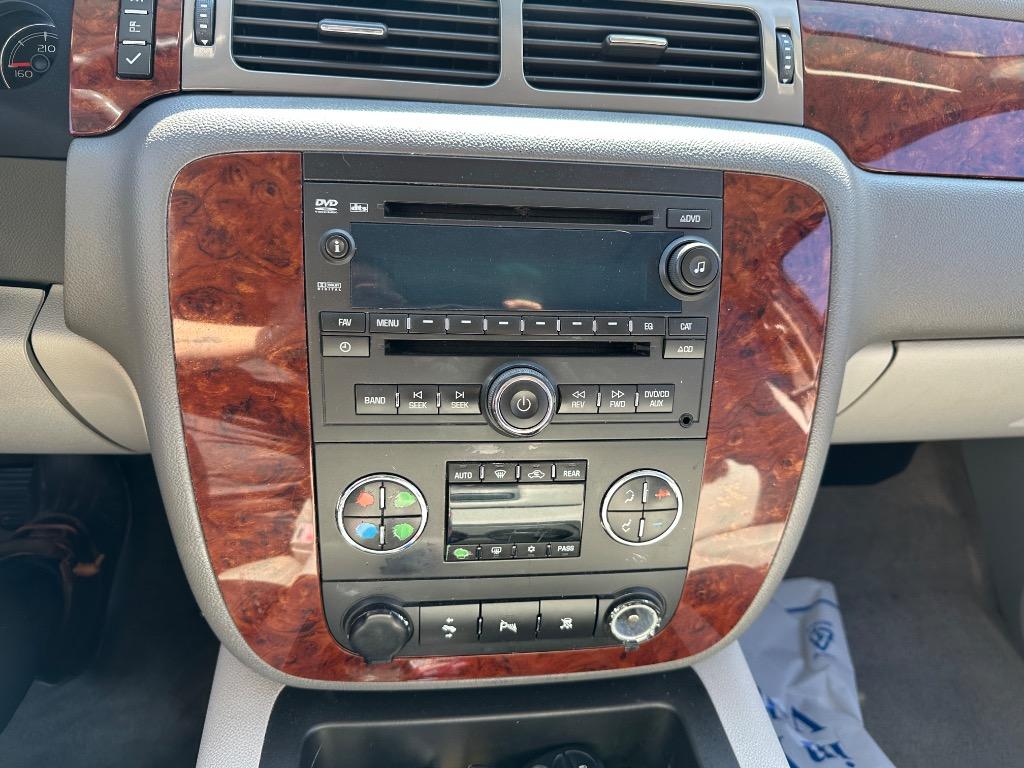 2010 Chevrolet Suburban LT 1500 photo