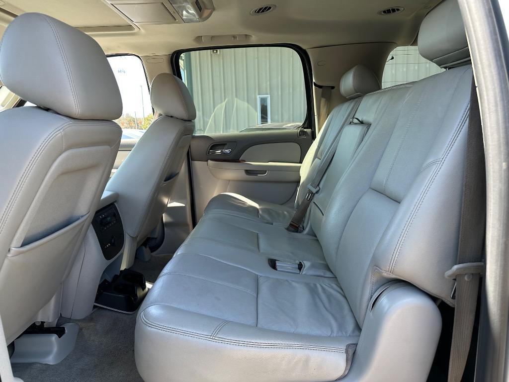 2010 Chevrolet Suburban LT 1500 photo