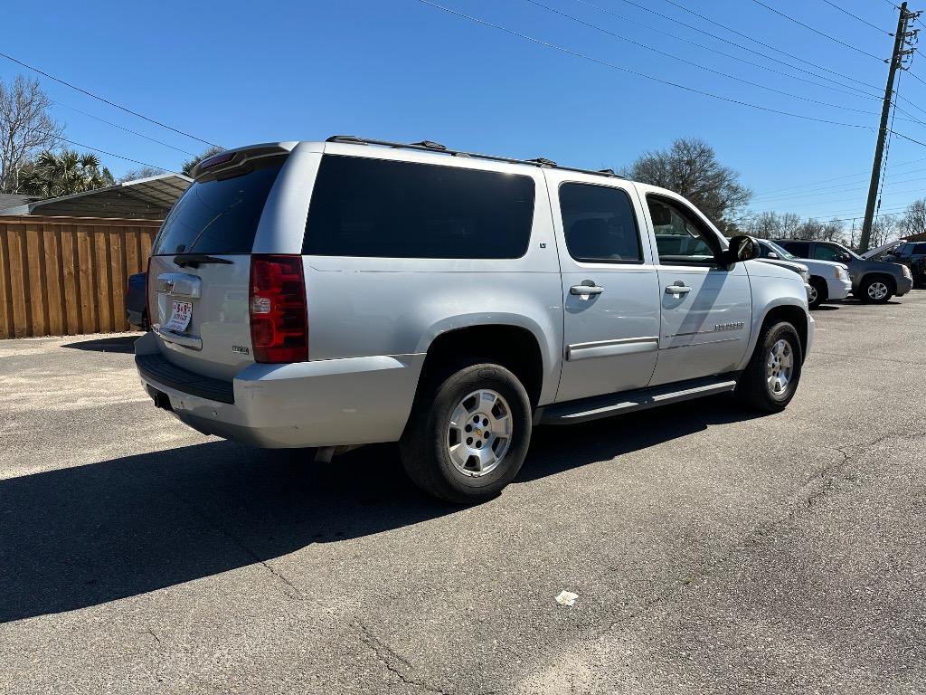 2010 Chevrolet Suburban LT 1500 photo