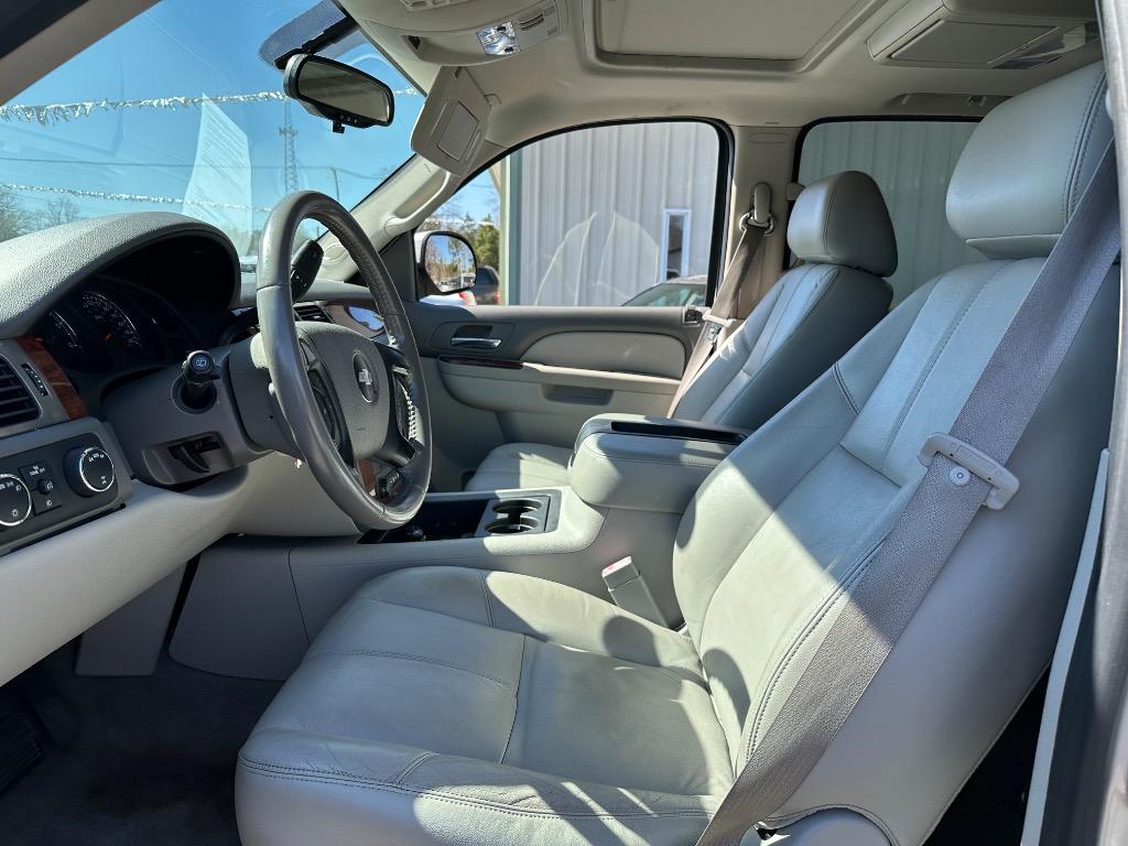 2010 Chevrolet Suburban LT 1500 photo