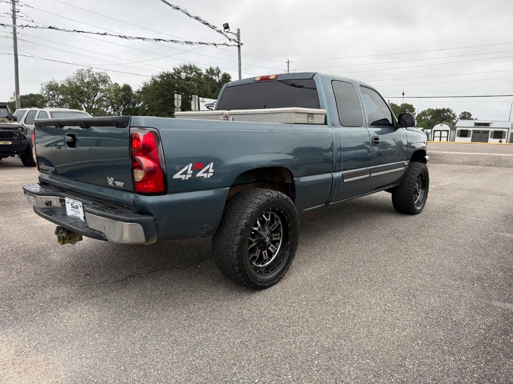 2006 Chevrolet Silverado - $9,200