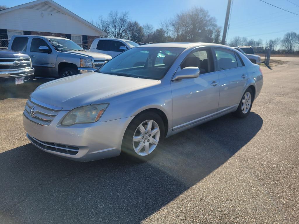 The 2006 Toyota Avalon XL photos