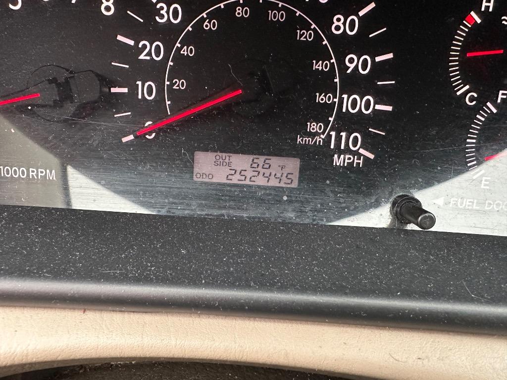 2005 Toyota Corolla CE photo