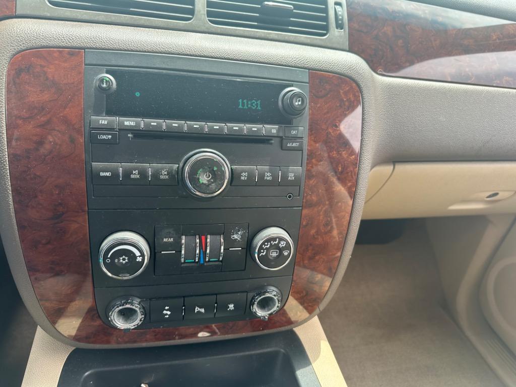2009 Chevrolet Suburban LT 1500 photo