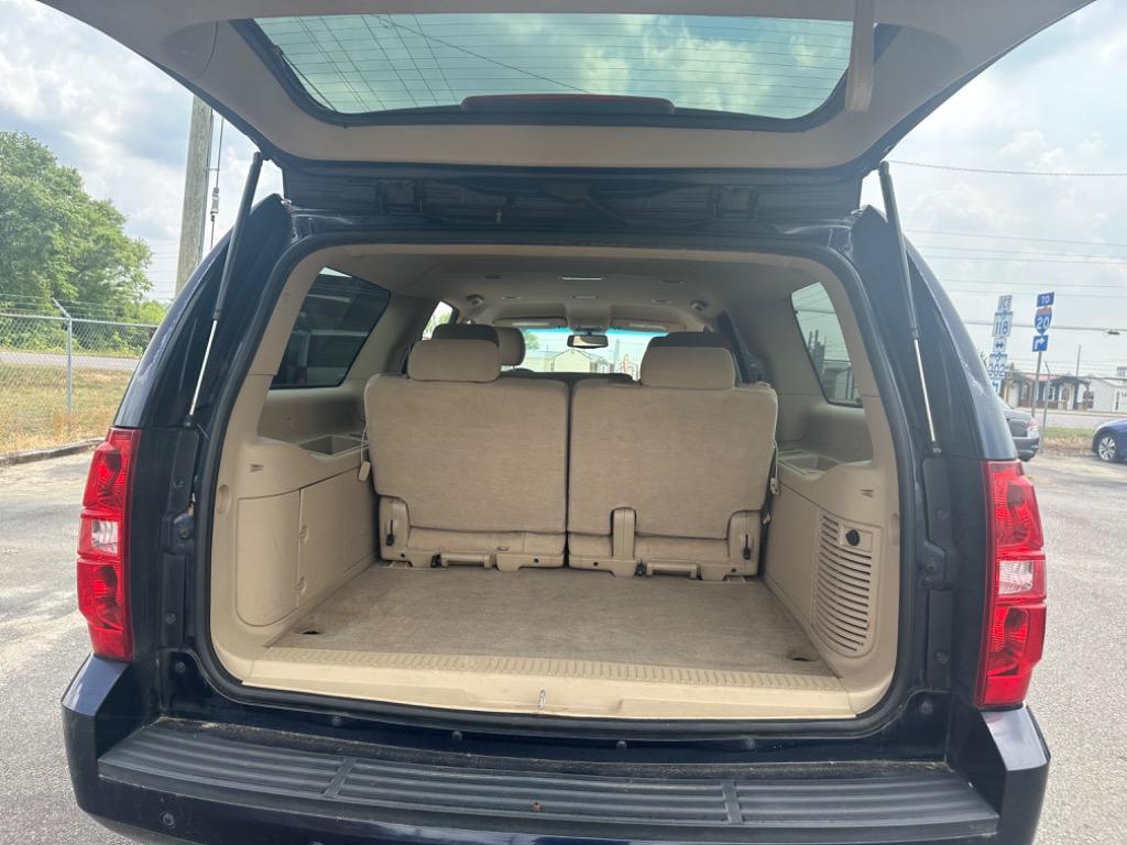 2009 Chevrolet Suburban LT 1500 photo