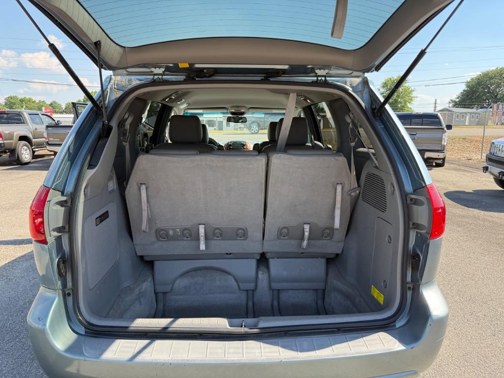 2006 Toyota Sienna - $7,995