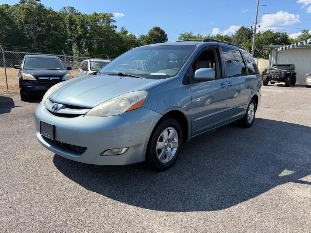 2006 Toyota Sienna - $7,995