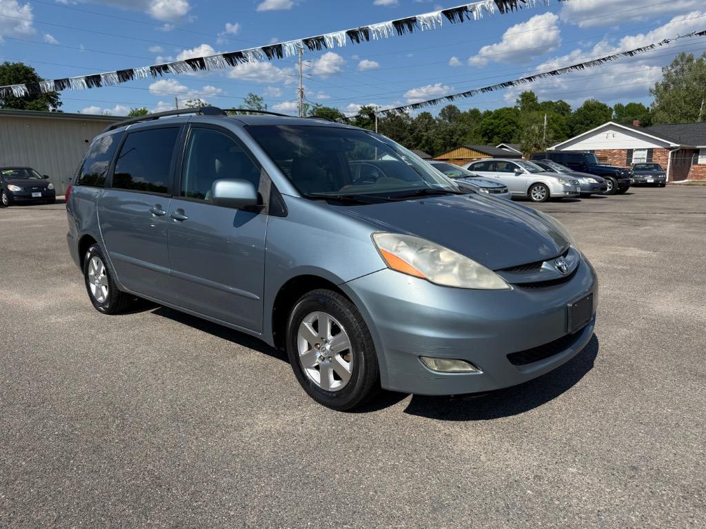 2006 Toyota Sienna - $7,995