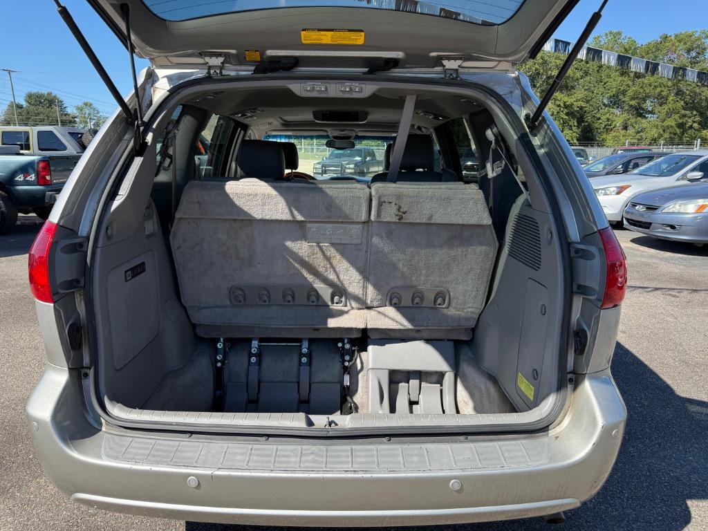 2006 Toyota Sienna - $7,500